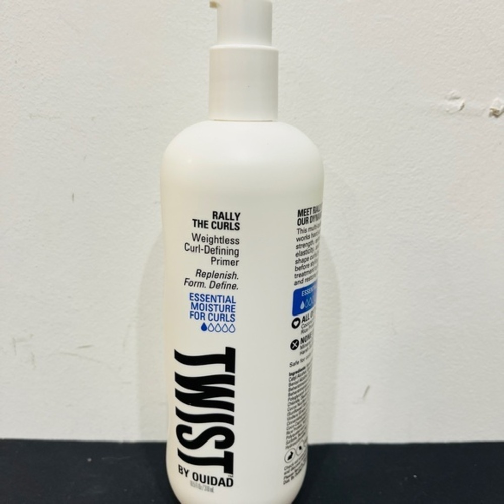 Twist by Curl-Defining Primer - White